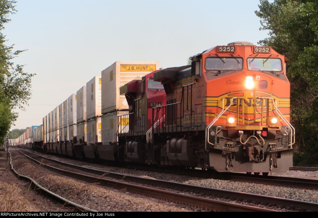 BNSF 5252 East